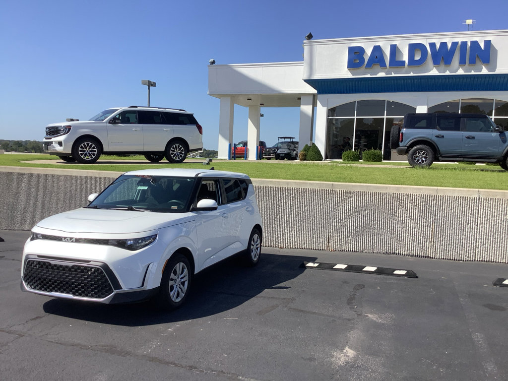 Used 2024 Kia Soul LX image 3