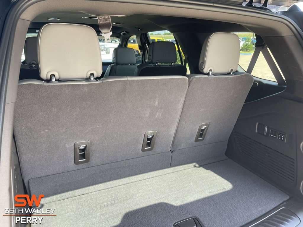 Used 2023 GMC Yukon SLT w/ SLT Luxury Package image 29