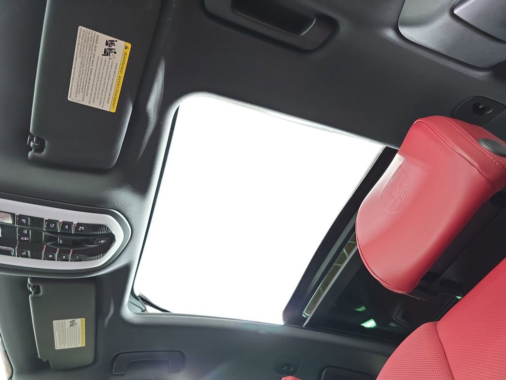 Used 2025 Porsche Macan image 28