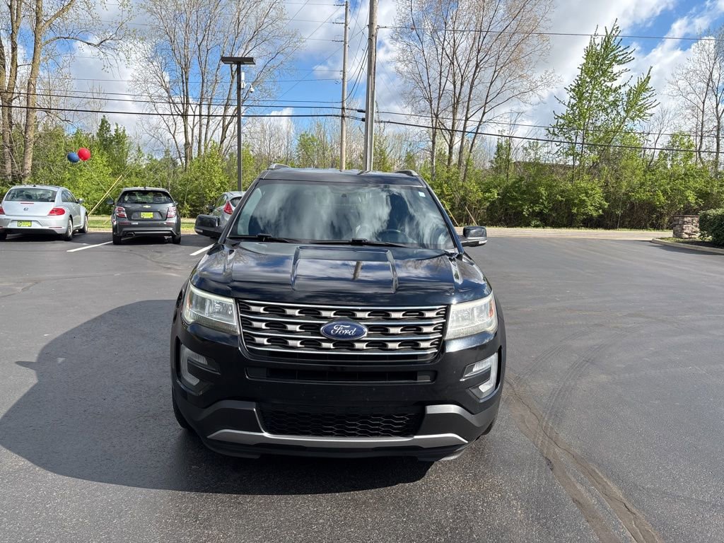 Used 2017 Ford Explorer XLT FWD image 2