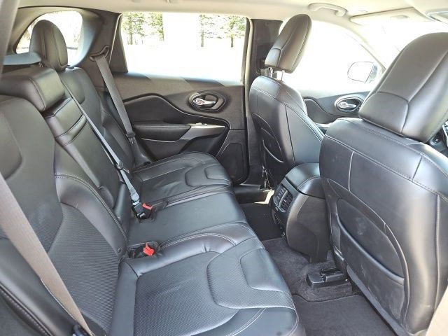 Used 2019 Jeep Cherokee Limited image 16