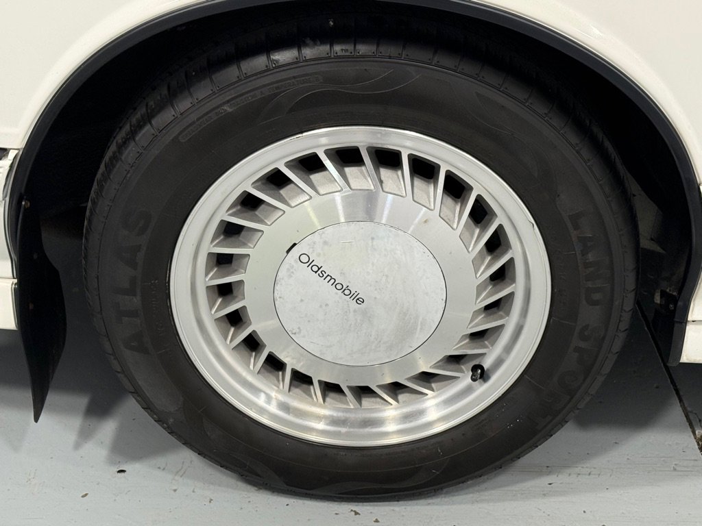 Used 1990 Oldsmobile Toronado Trofeo image 28