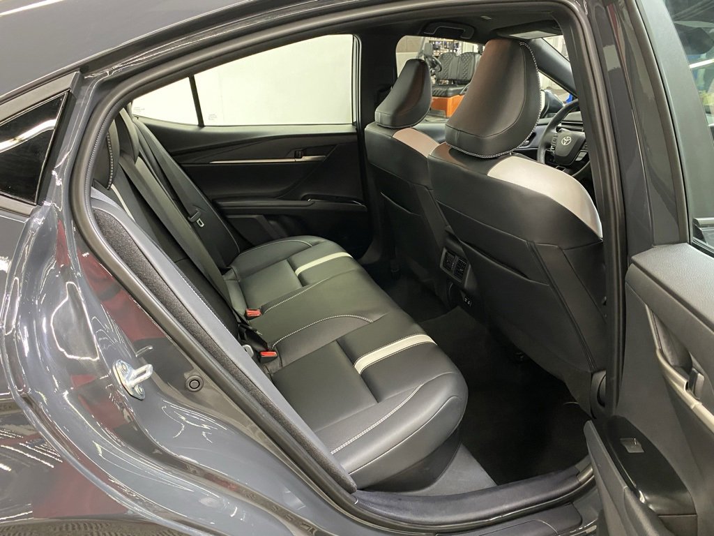 Used 2025 Toyota Camry Hybrid image 11