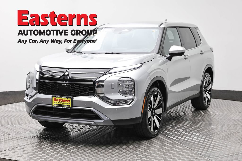 Used 2025 Mitsubishi Outlander SE AWD/4WD image 1