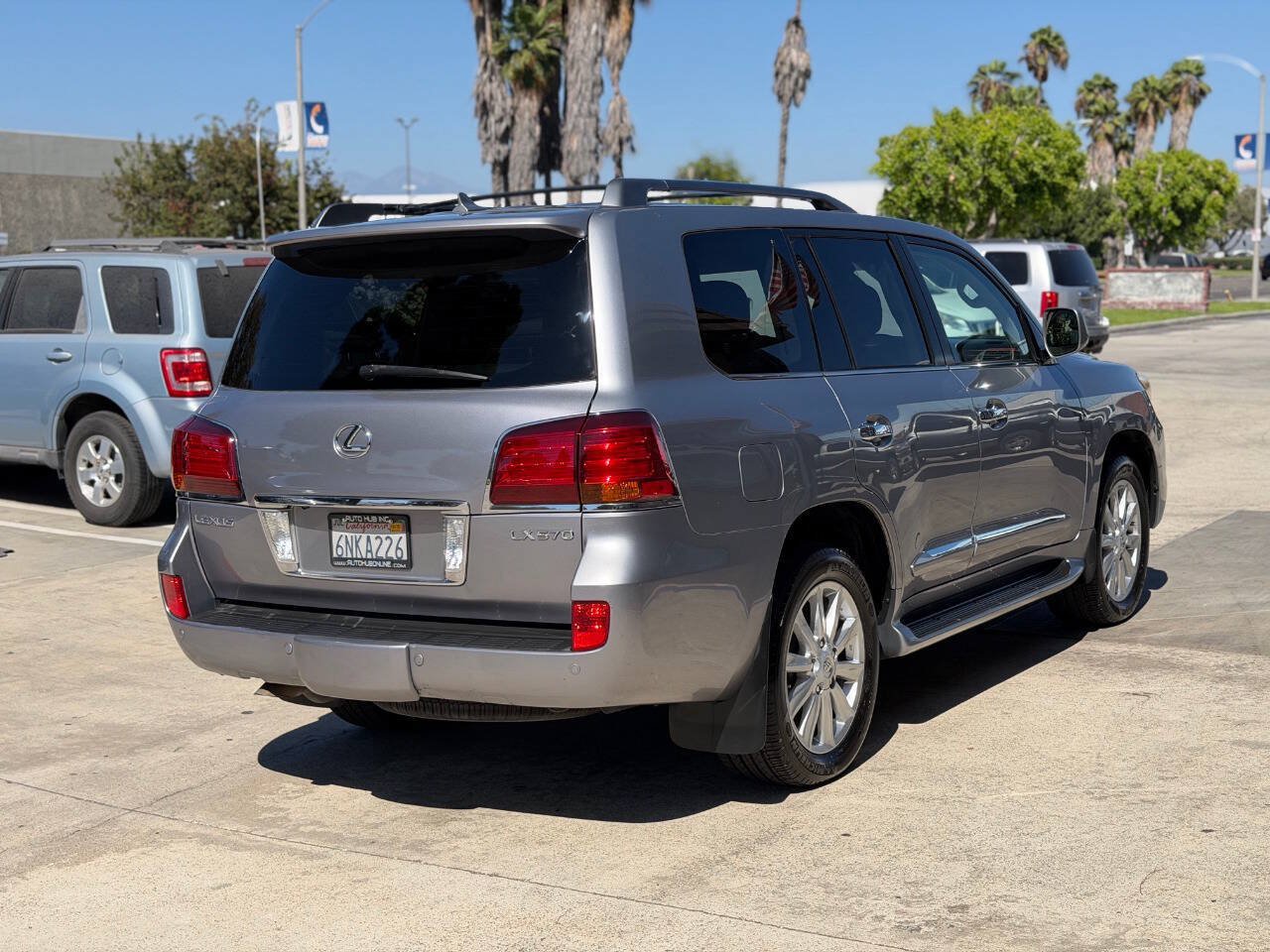 Used 2010 Lexus LX 570 4WD w/ Preferred Accessory Package image 10