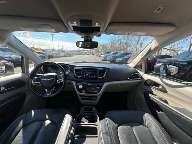 Used 2019 Chrysler Pacifica Touring-L image 2