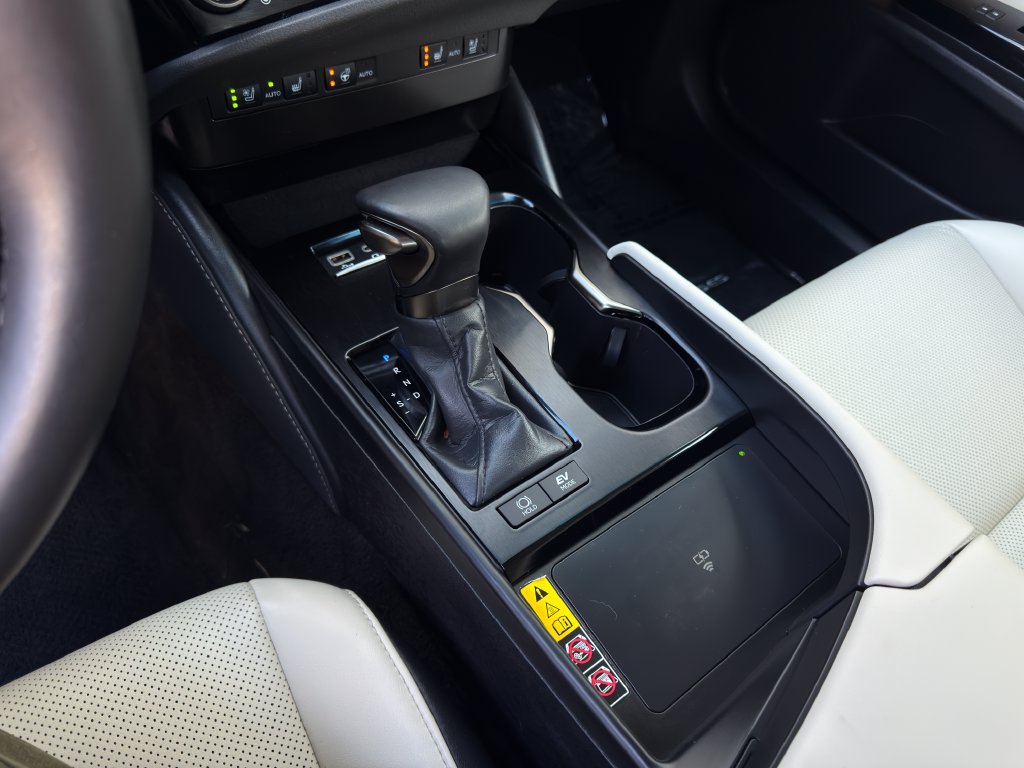 Certified 2024 Lexus ES 300h w/ Premium Package FWD image 21