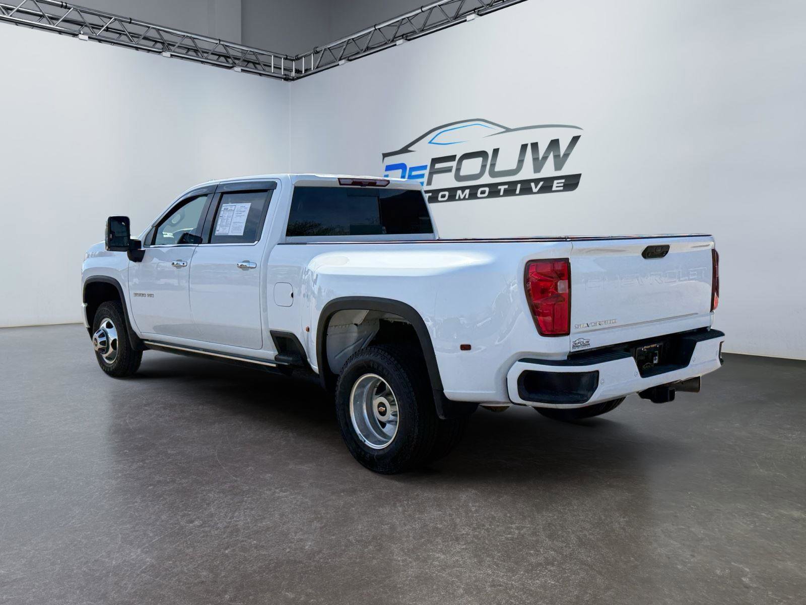 Used 2022 Chevrolet Silverado 3500 High Country w/ Safety Package II AWD/4WD image 5