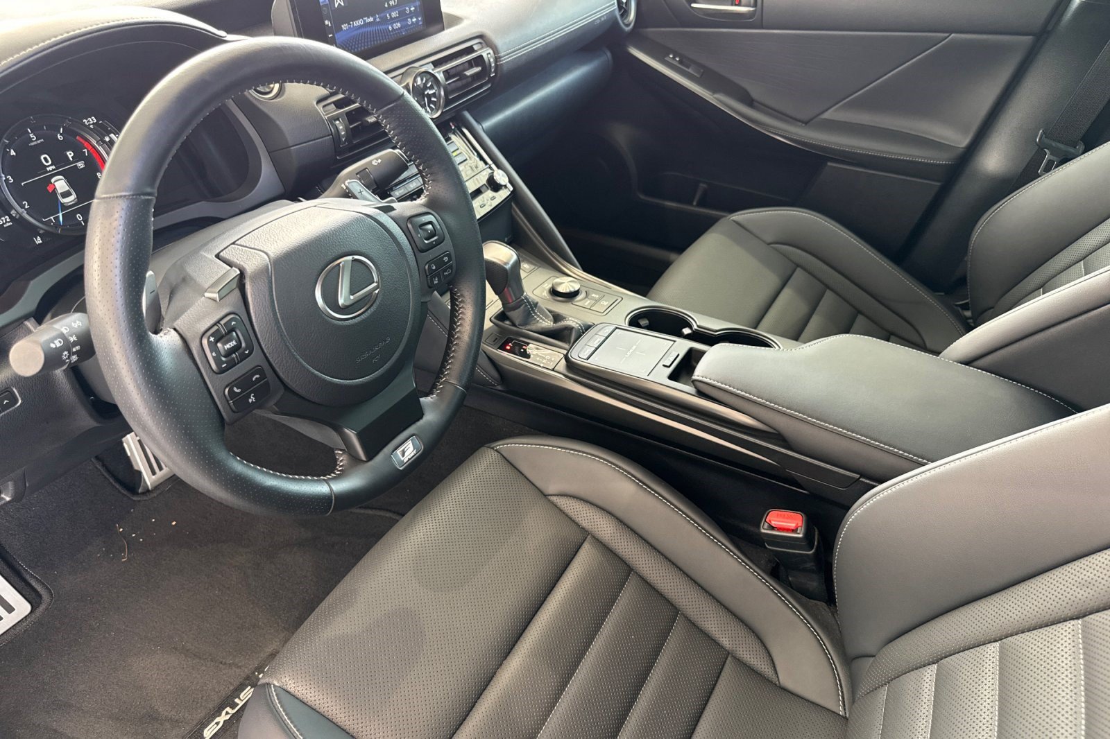 Used 2025 Lexus IS 350 F Sport RWD image 11