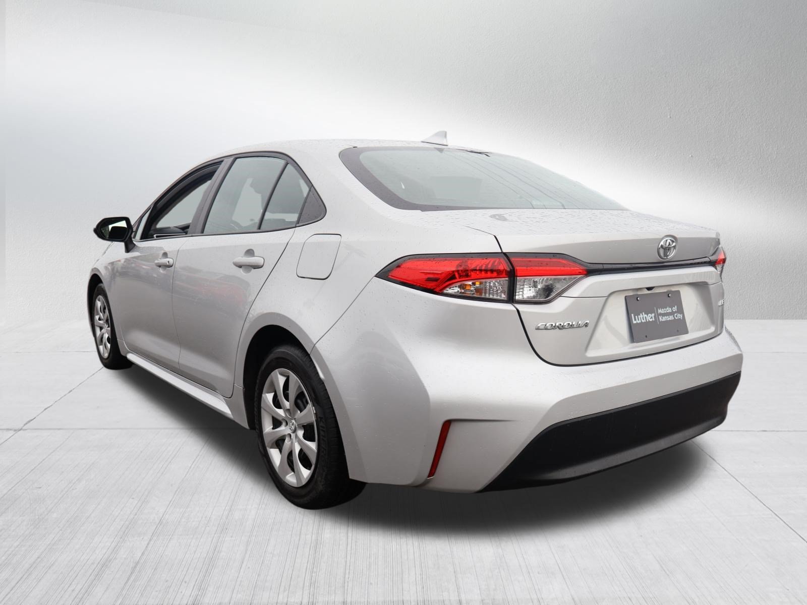 Used 2025 Toyota Corolla LE FWD image 5