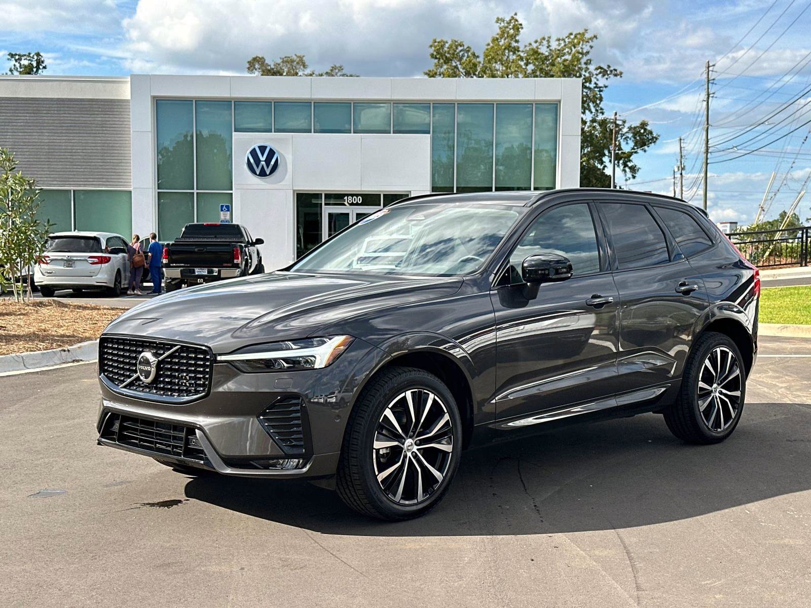 Certified 2025 Volvo XC60 B5 Plus image 1