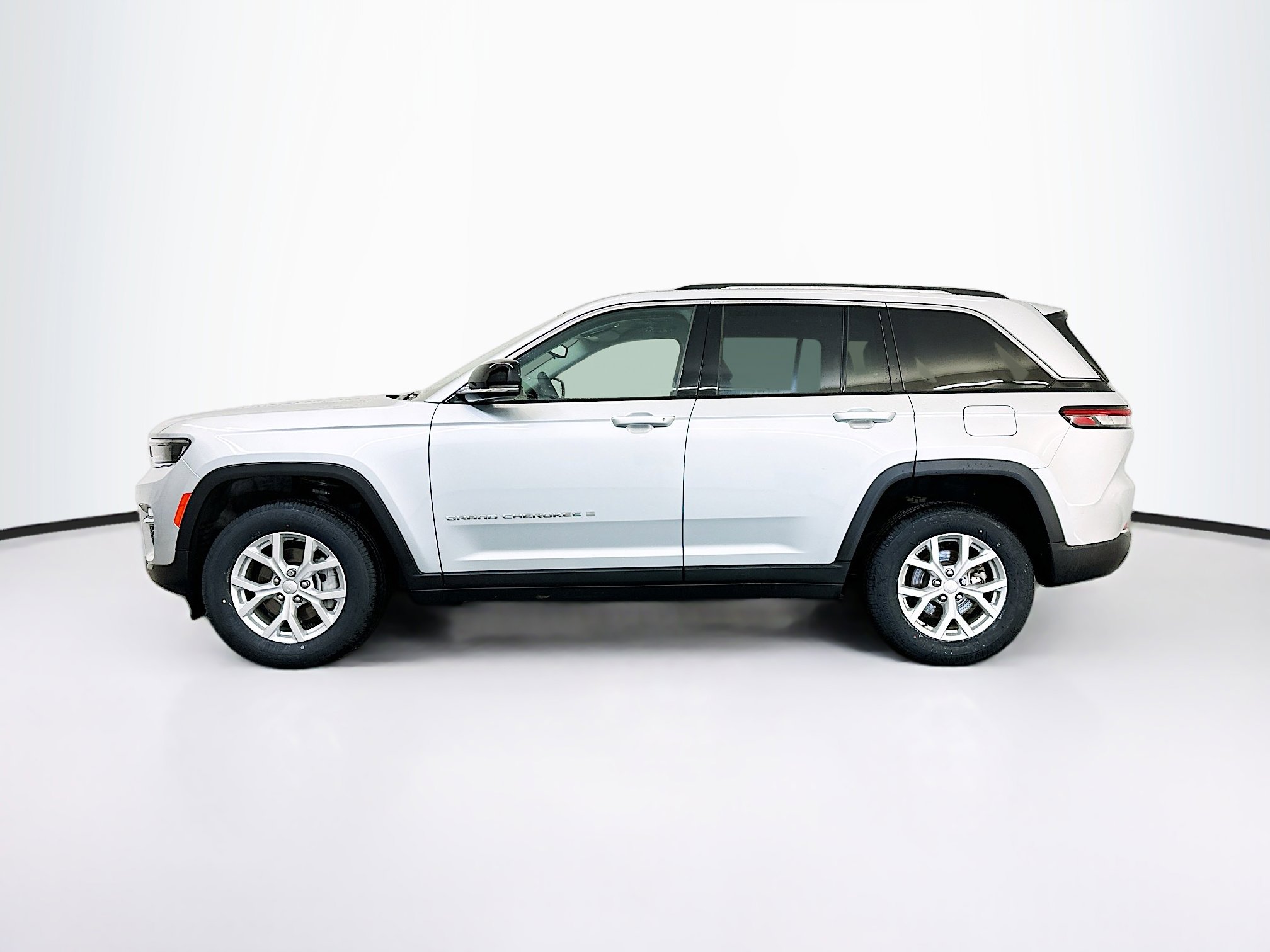 Used 2023 Jeep Grand Cherokee Limited image 4