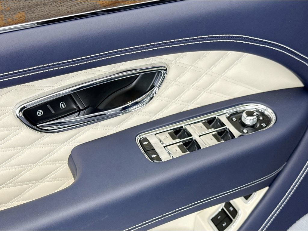 New 2026 Bentley Bentayga Extended Wheelbase AWD/4WD image 22