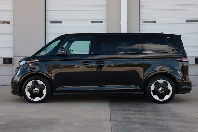 Used 2025 Volkswagen ID. Buzz Pro S RWD image 4