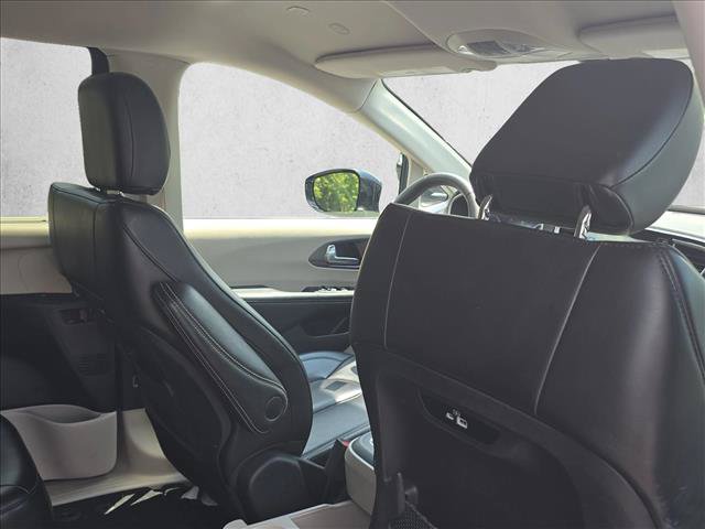 Used 2024 Chrysler Pacifica Touring-L FWD image 23