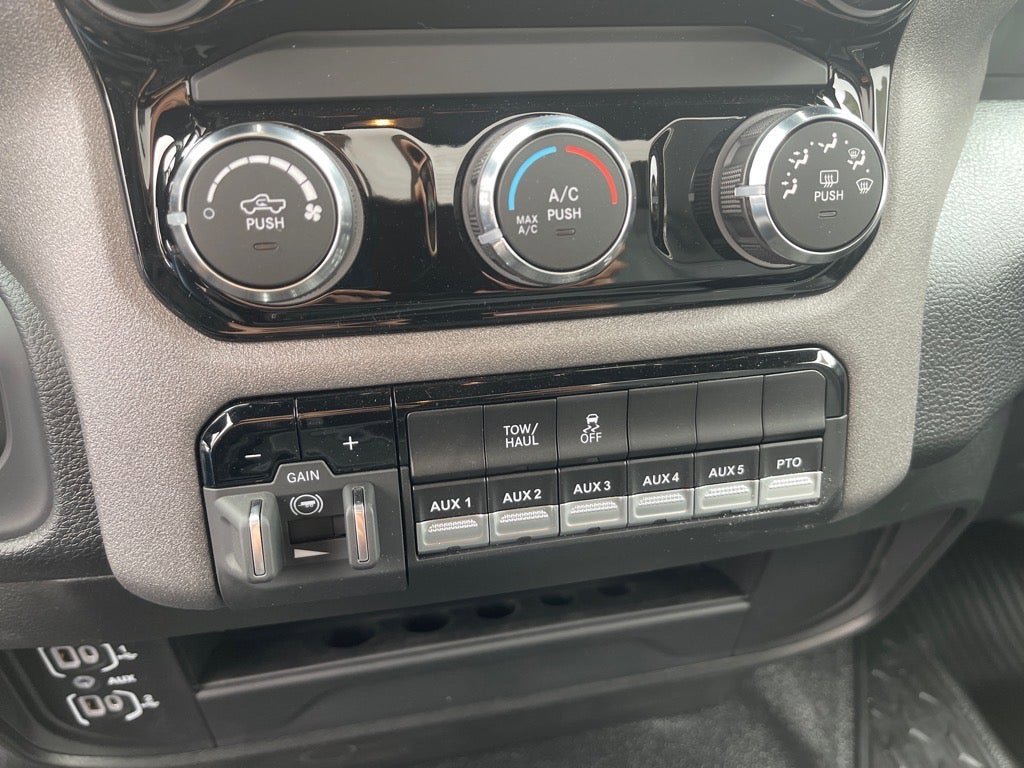 New 2026 RAM 3500 Tradesman w/ Chrome Appearance Group image 13
