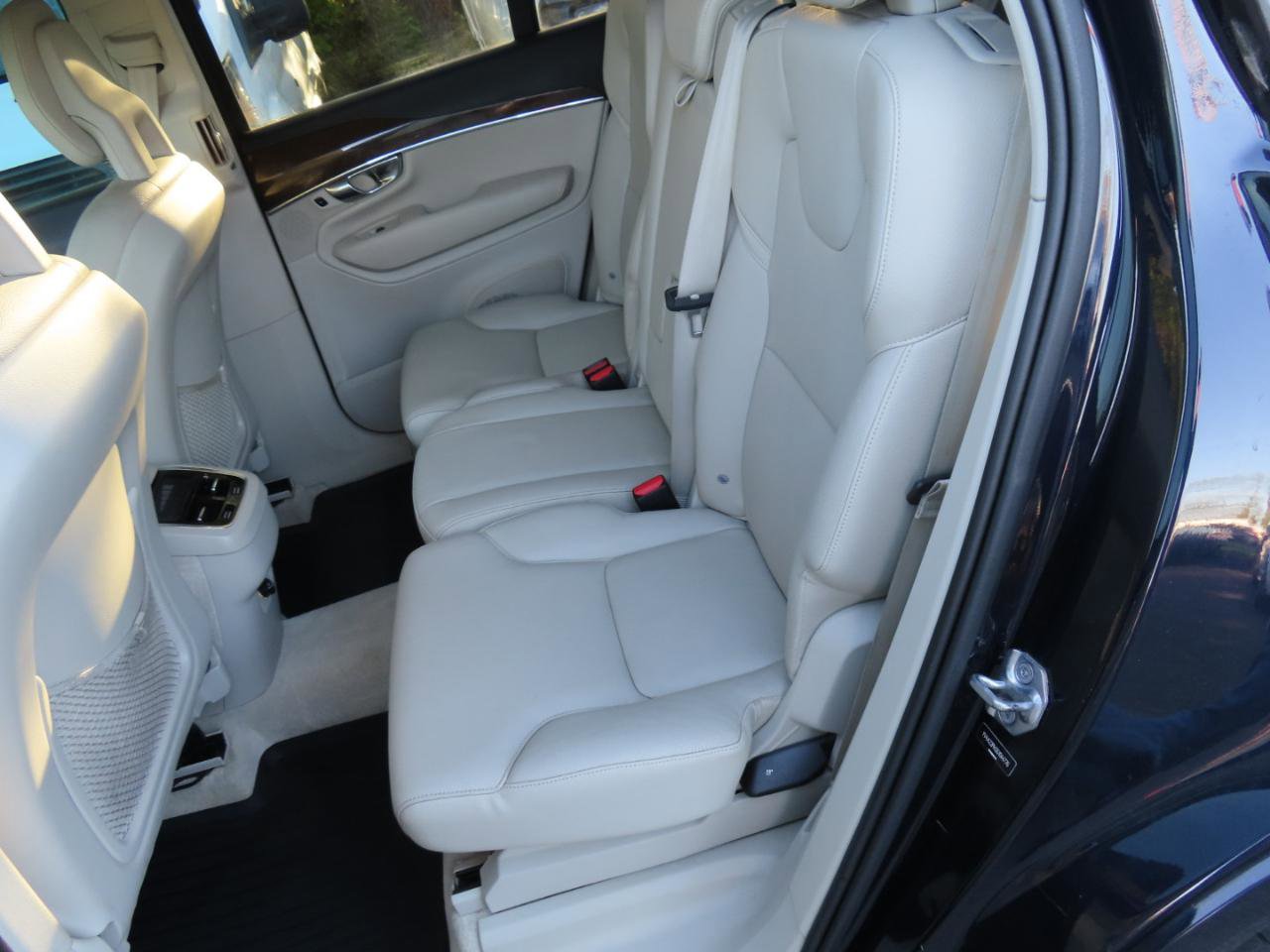 Used 2016 Volvo XC90 T6 Momentum AWD/4WD image 12