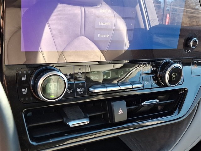 Used 2024 Toyota Highlander Limited image 17