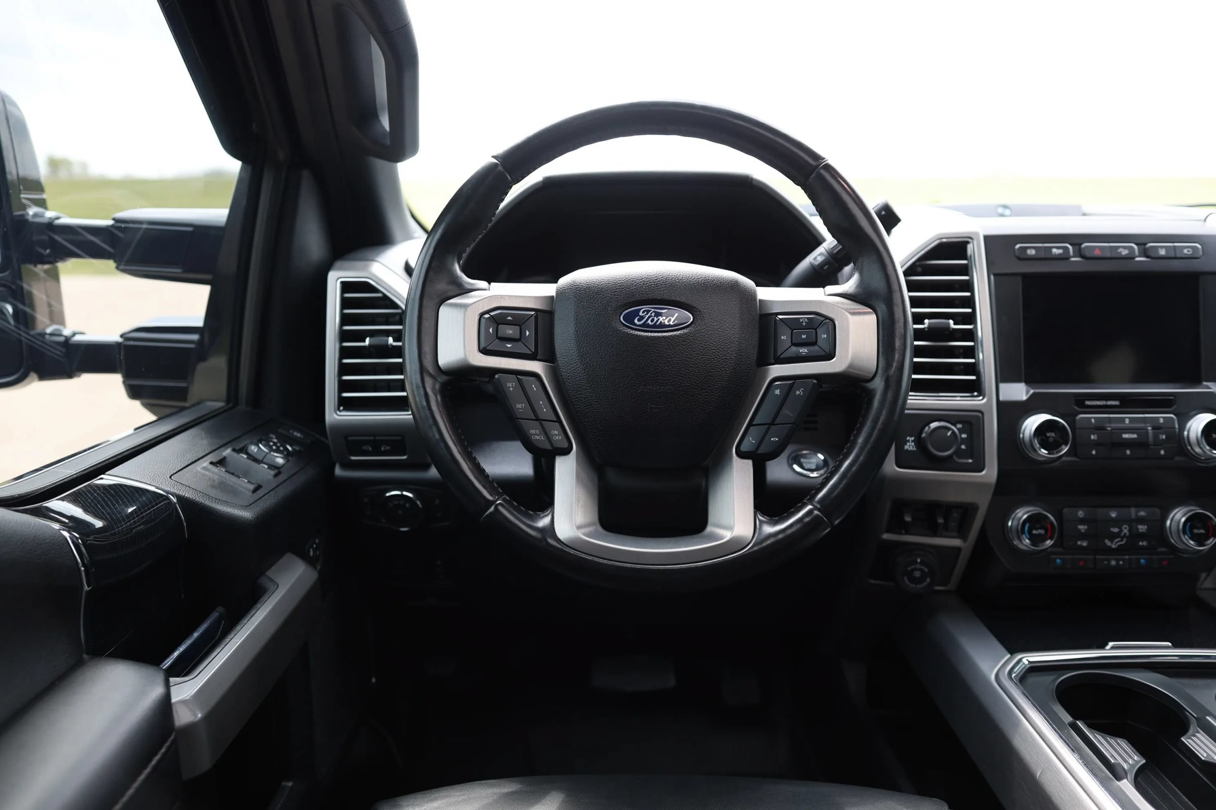 Used 2021 Ford F350 Platinum w/ FX4 Off-Road Package AWD/4WD image 34