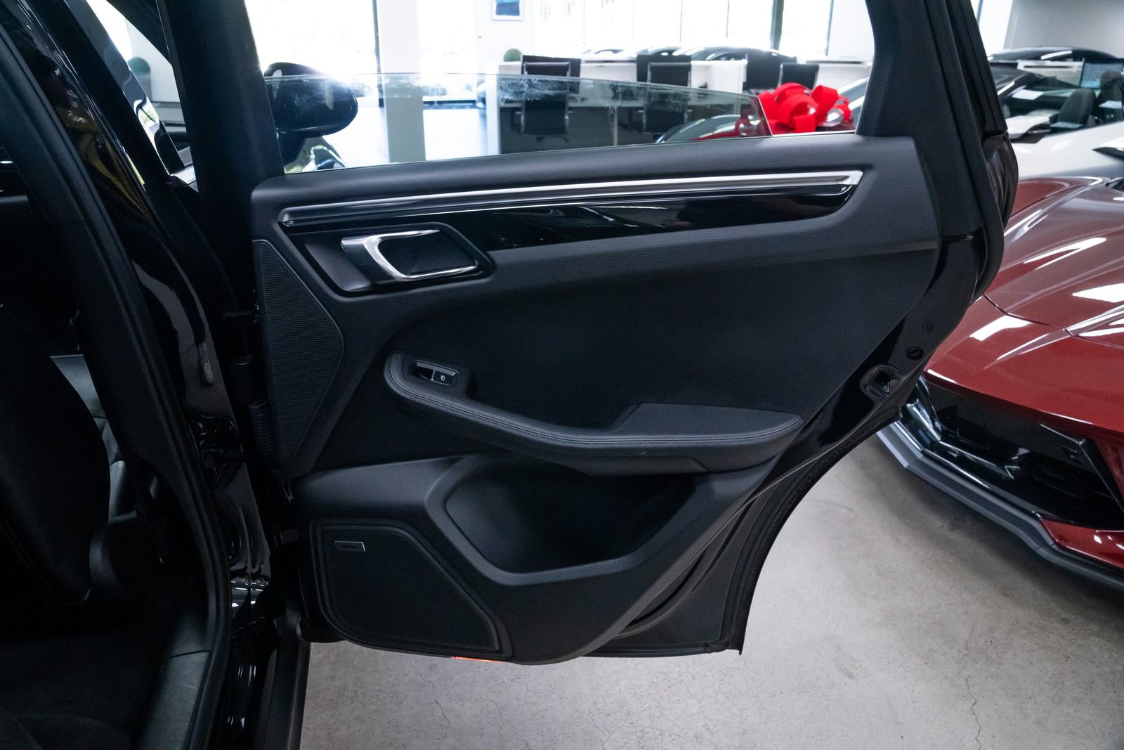 Used 2017 Porsche Macan S AWD/4WD image 22
