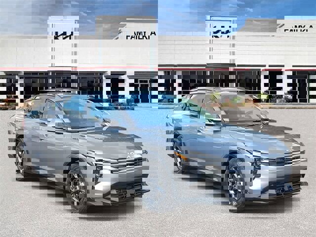 New 2025 Kia K4 LXS