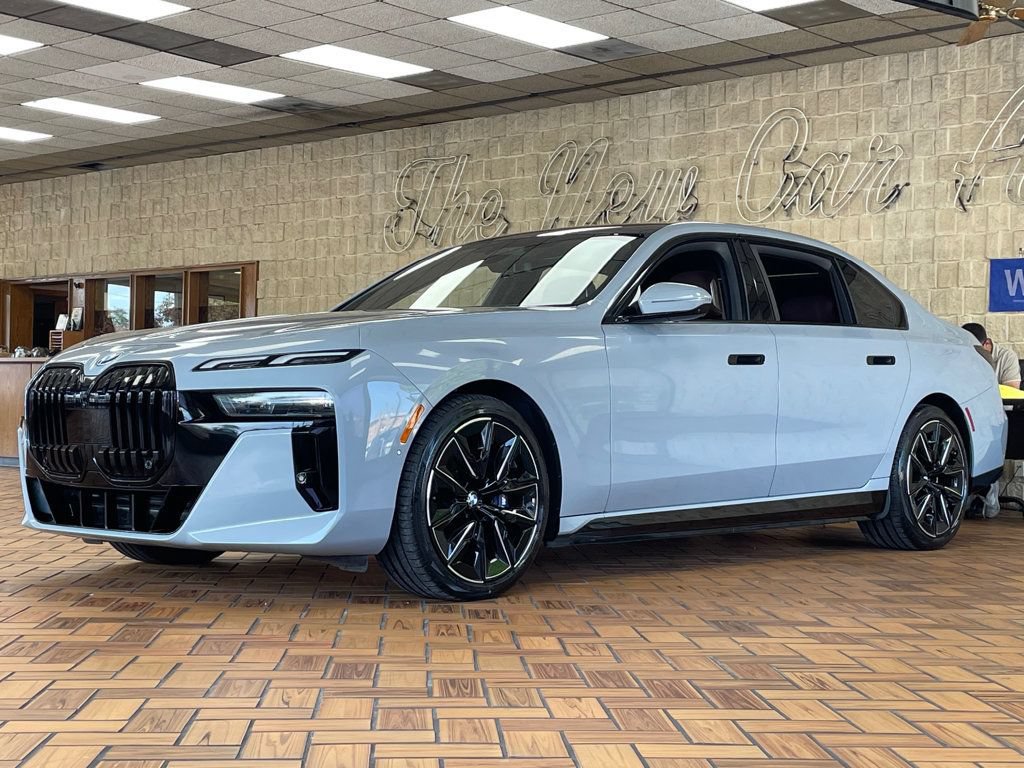 Used 2023 BMW i7 xDrive60 AWD/4WD image 4