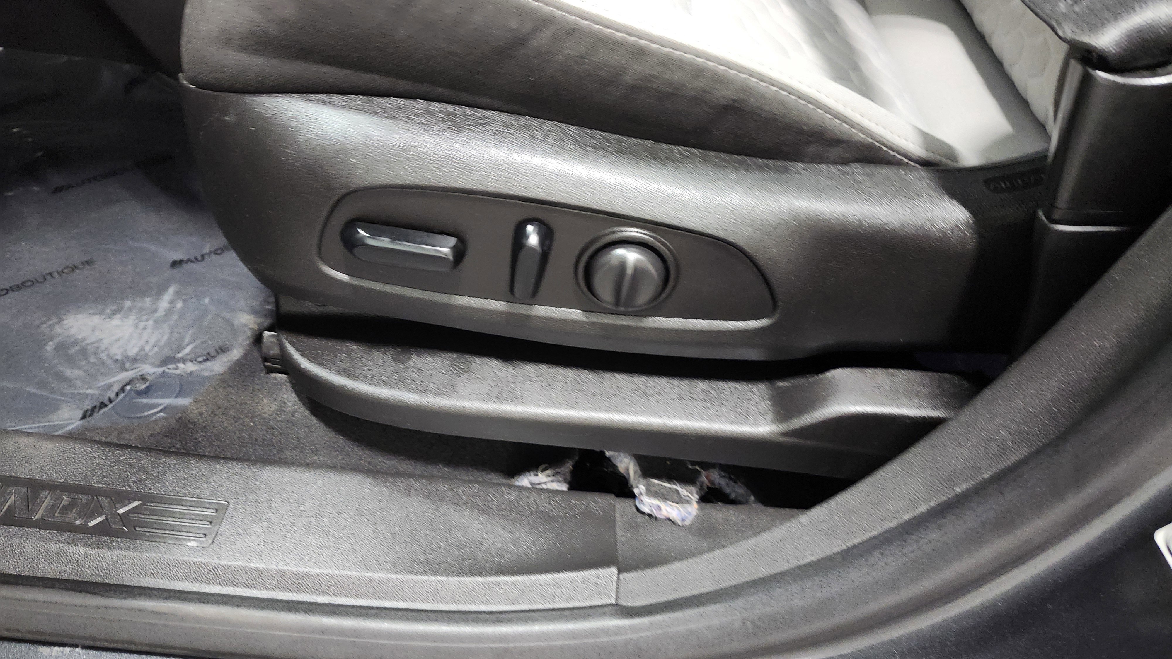 Used 2019 Chevrolet Equinox LS w/ LS Convenience Package image 24