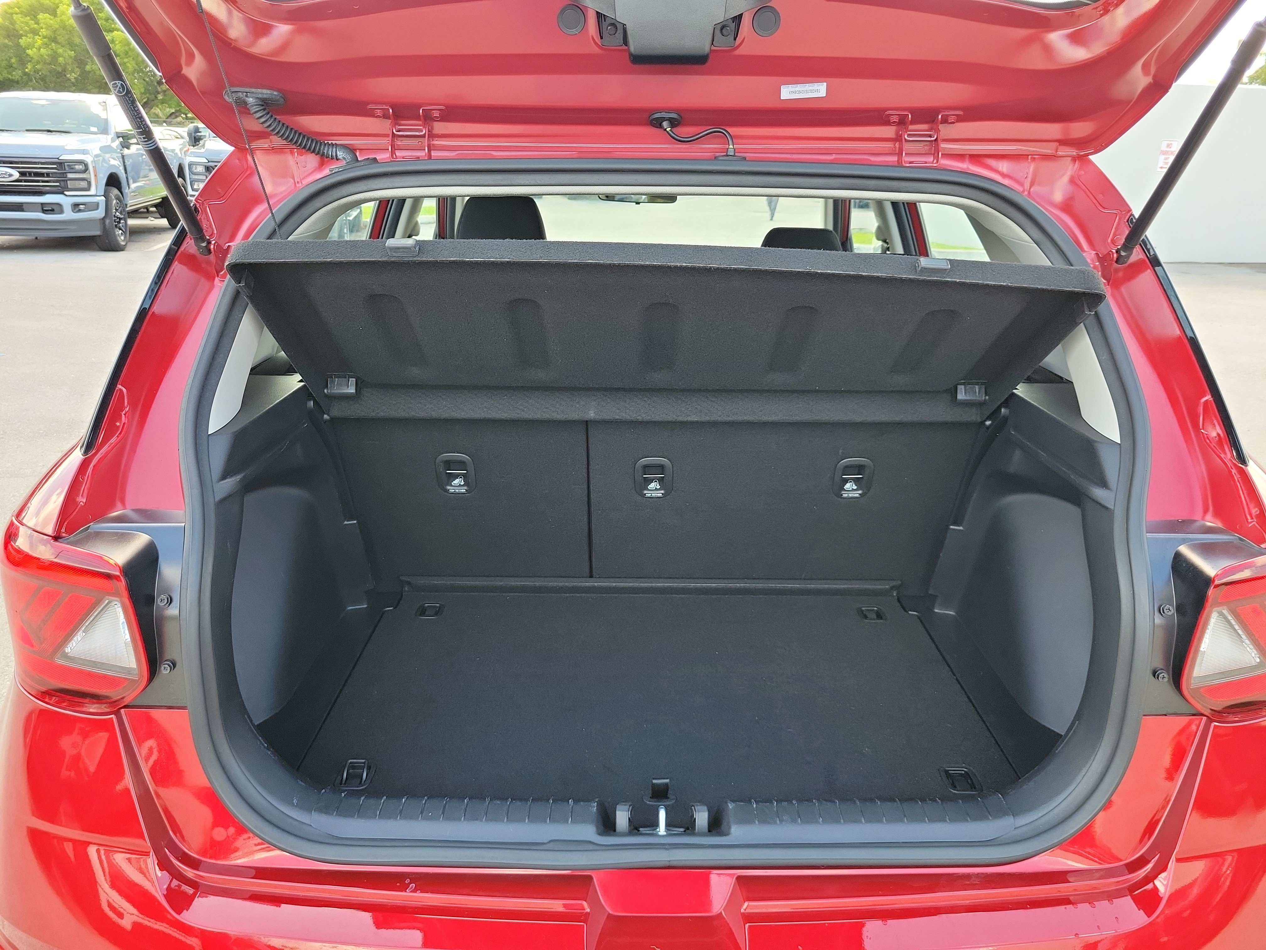 Used 2025 Hyundai Venue SEL FWD image 16