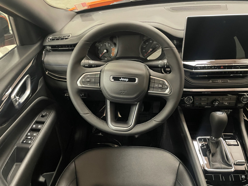 New 2026 Jeep Compass Latitude image 10