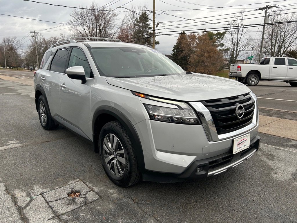 Used 2022 Nissan Pathfinder SL image 1