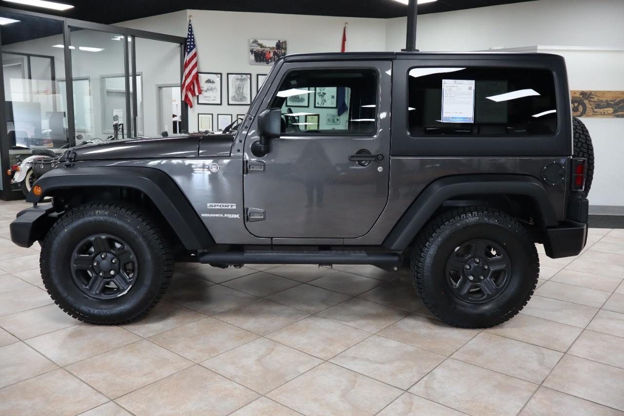 Used 2018 Jeep Wrangler Sport w/ Connectivity Group AWD/4WD image 3