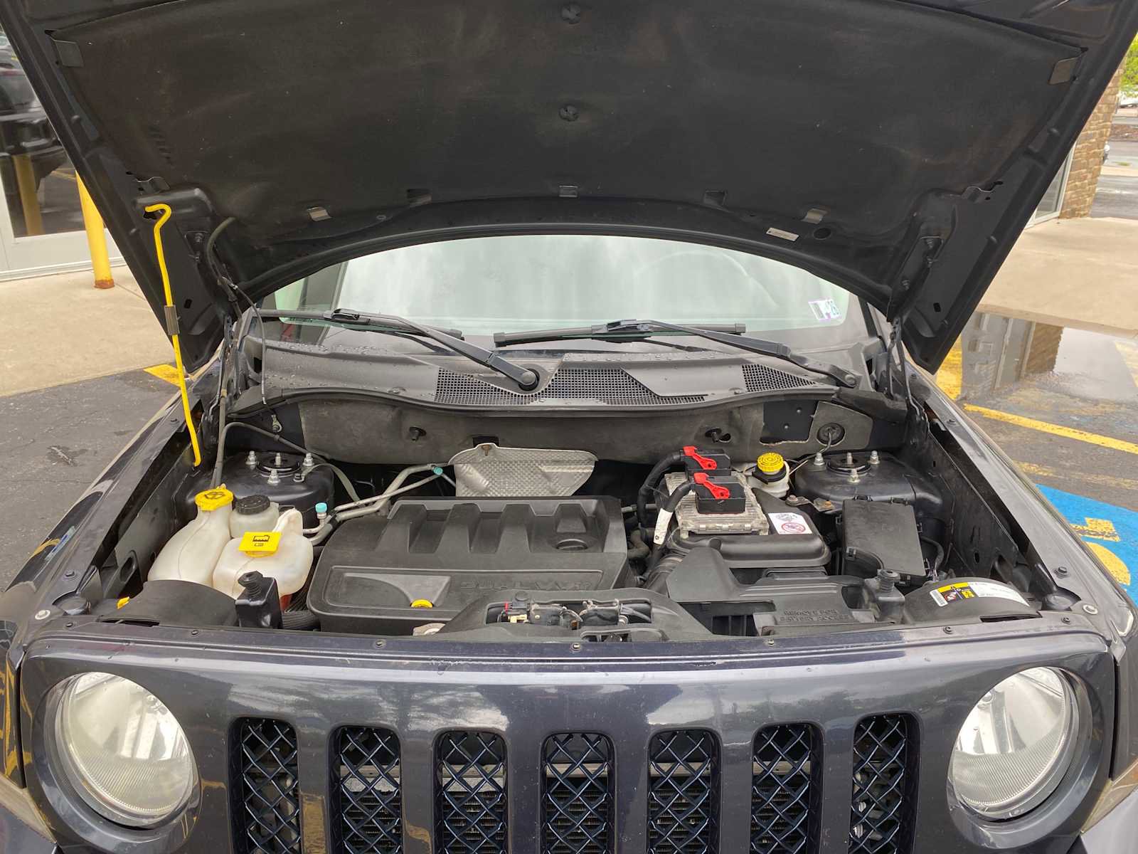 Used 2014 Jeep Patriot Latitude w/ Sun/Sound Group AWD/4WD image 5