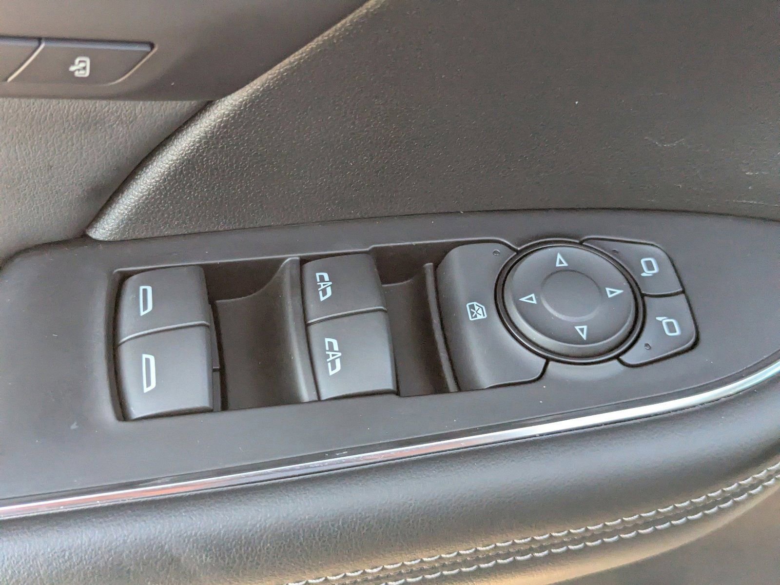 Used 2023 Buick Envision Avenir image 25