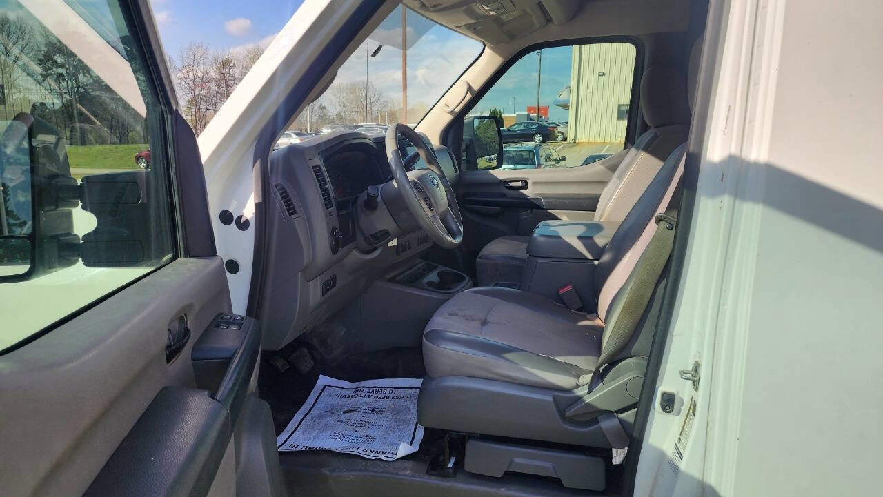 Used 2020 Nissan NV 2500 SV image 14