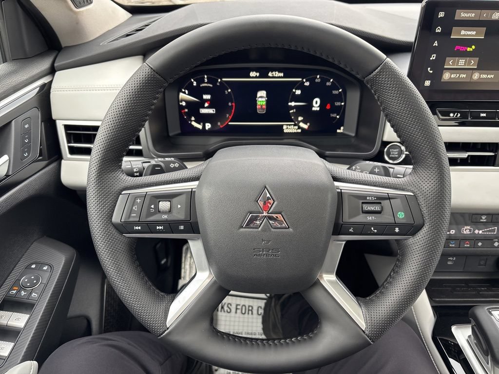 Used 2025 Mitsubishi Outlander AWD image 27