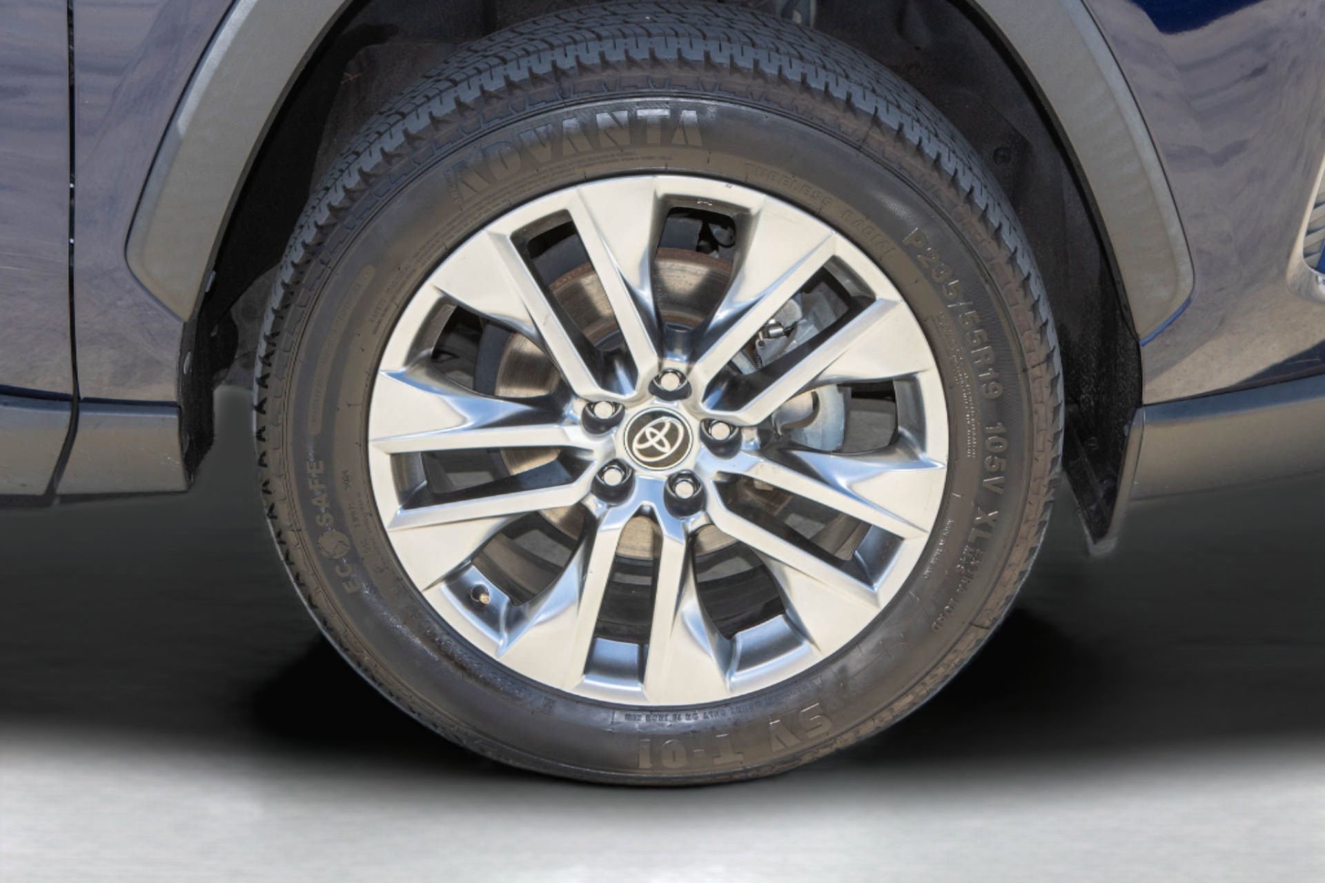 Used 2021 Toyota RAV4 XLE Premium image 39