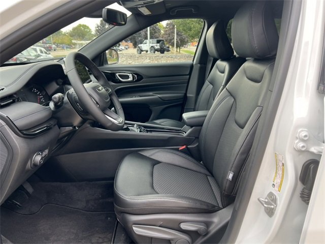 New 2026 Jeep Compass Latitude image 4