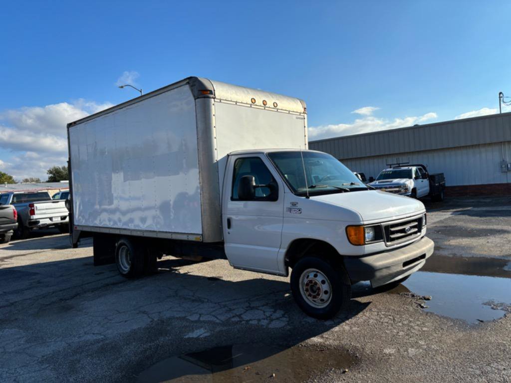 Used 2004 Ford E-350 and Econoline 350 Super Duty RWD image 11