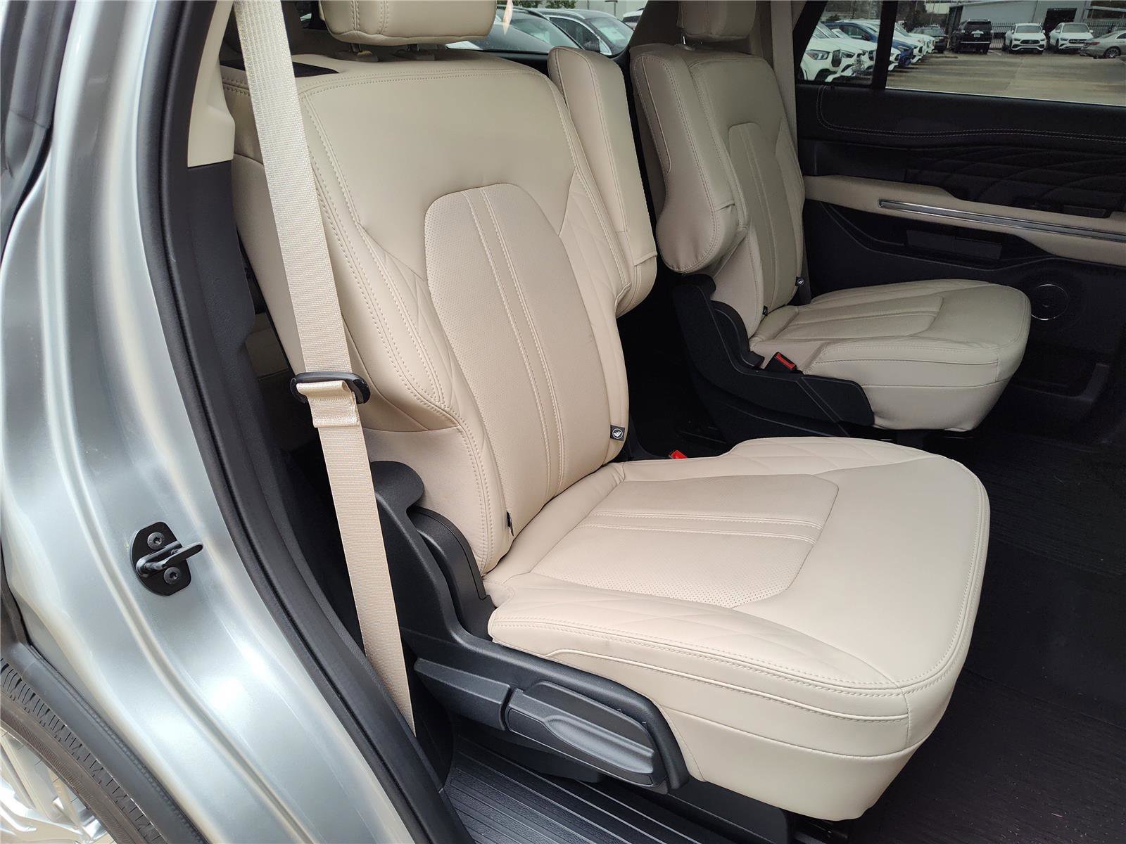 Used 2024 Ford Expedition Platinum image 27