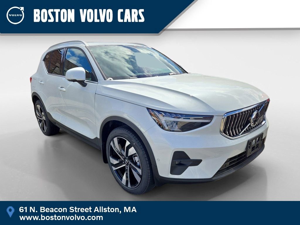 New 2025 Volvo XC40 B5 Plus w/ Climate Package