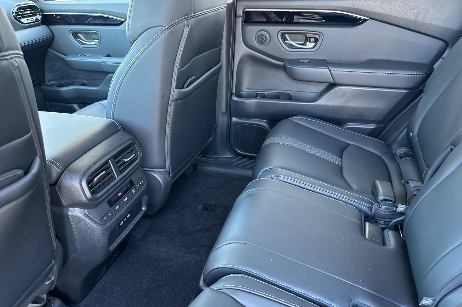 Used 2025 Honda Pilot Touring image 12