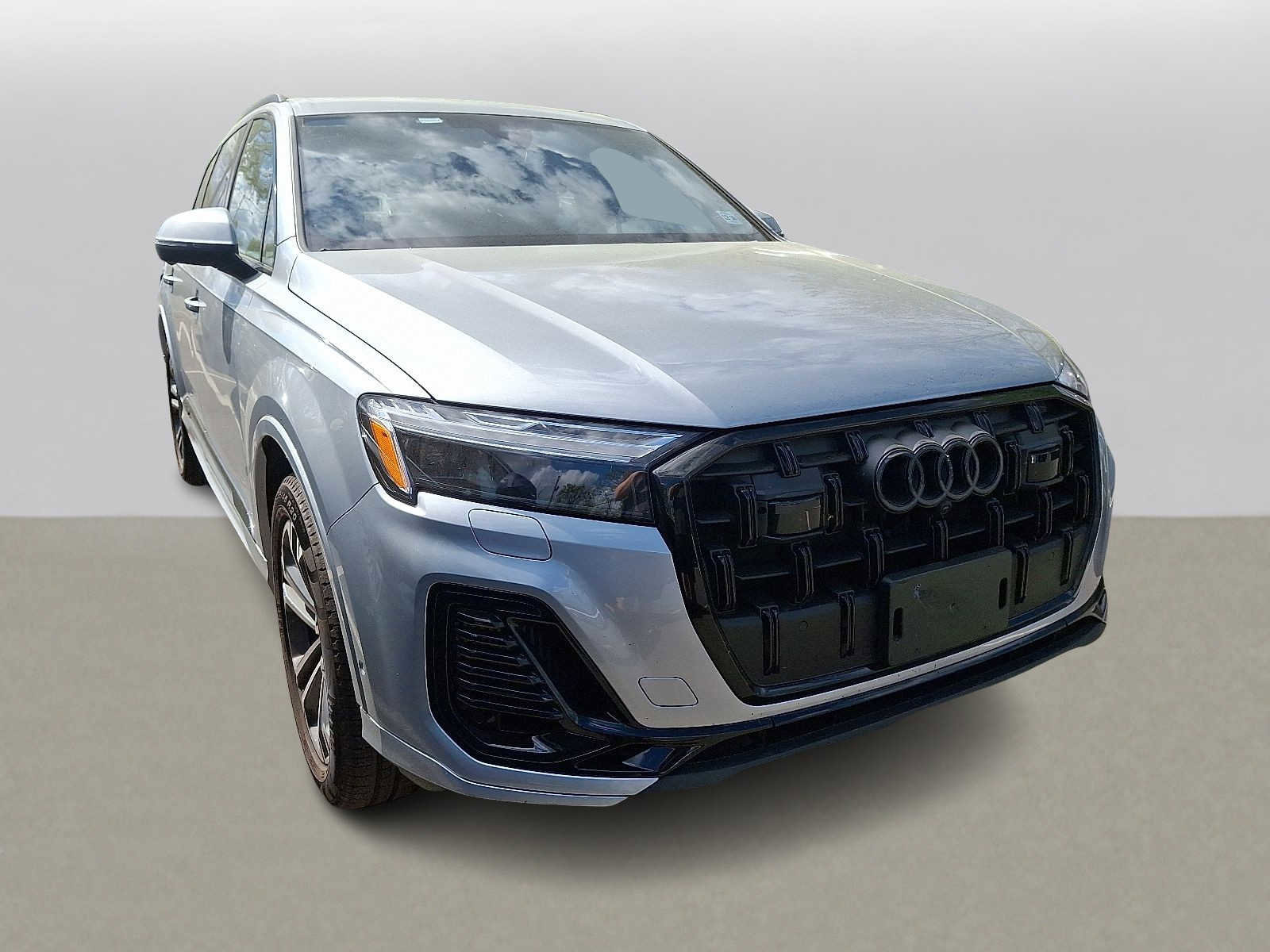 Used 2026 Audi Q7 3.0T Premium w/ Convenience Plus Package image 2