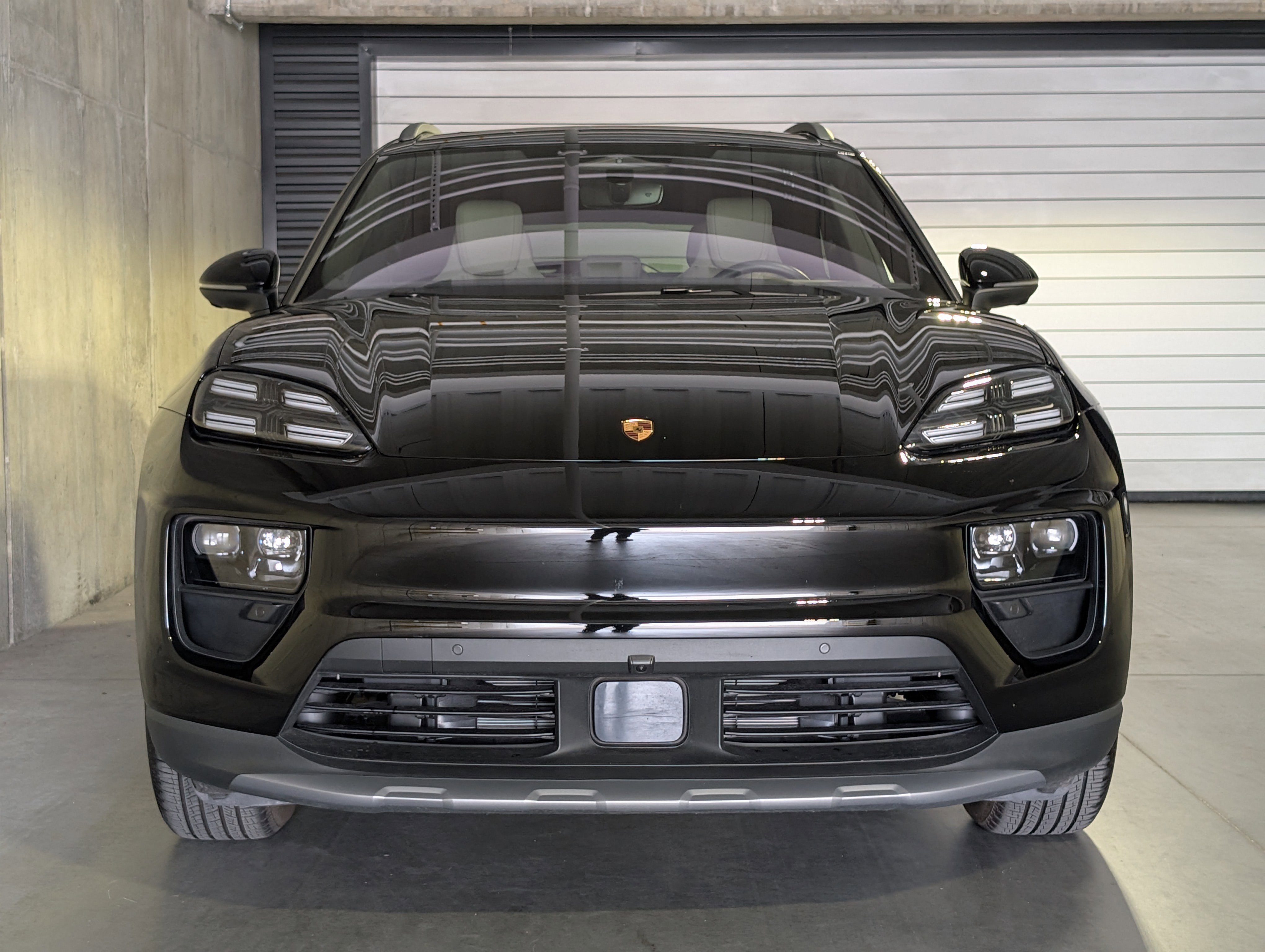 Certified 2025 Porsche Macan Electric image 12