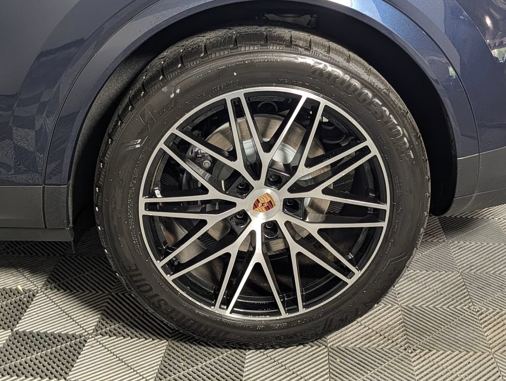 New 2026 Porsche Cayenne Coupe AWD/4WD image 13