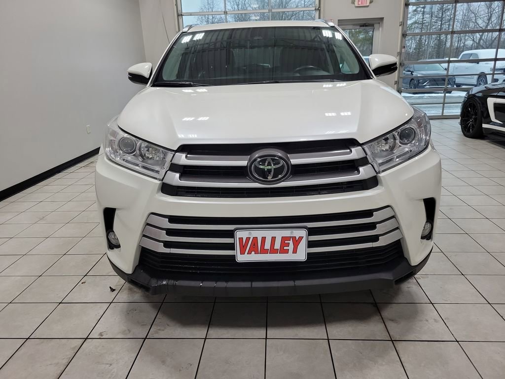 Used 2019 Toyota Highlander XLE image 2