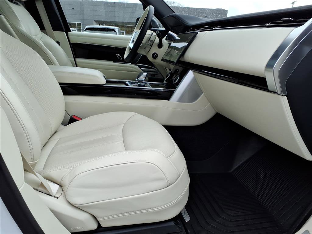 Certified 2023 Land Rover Range Rover SE image 3