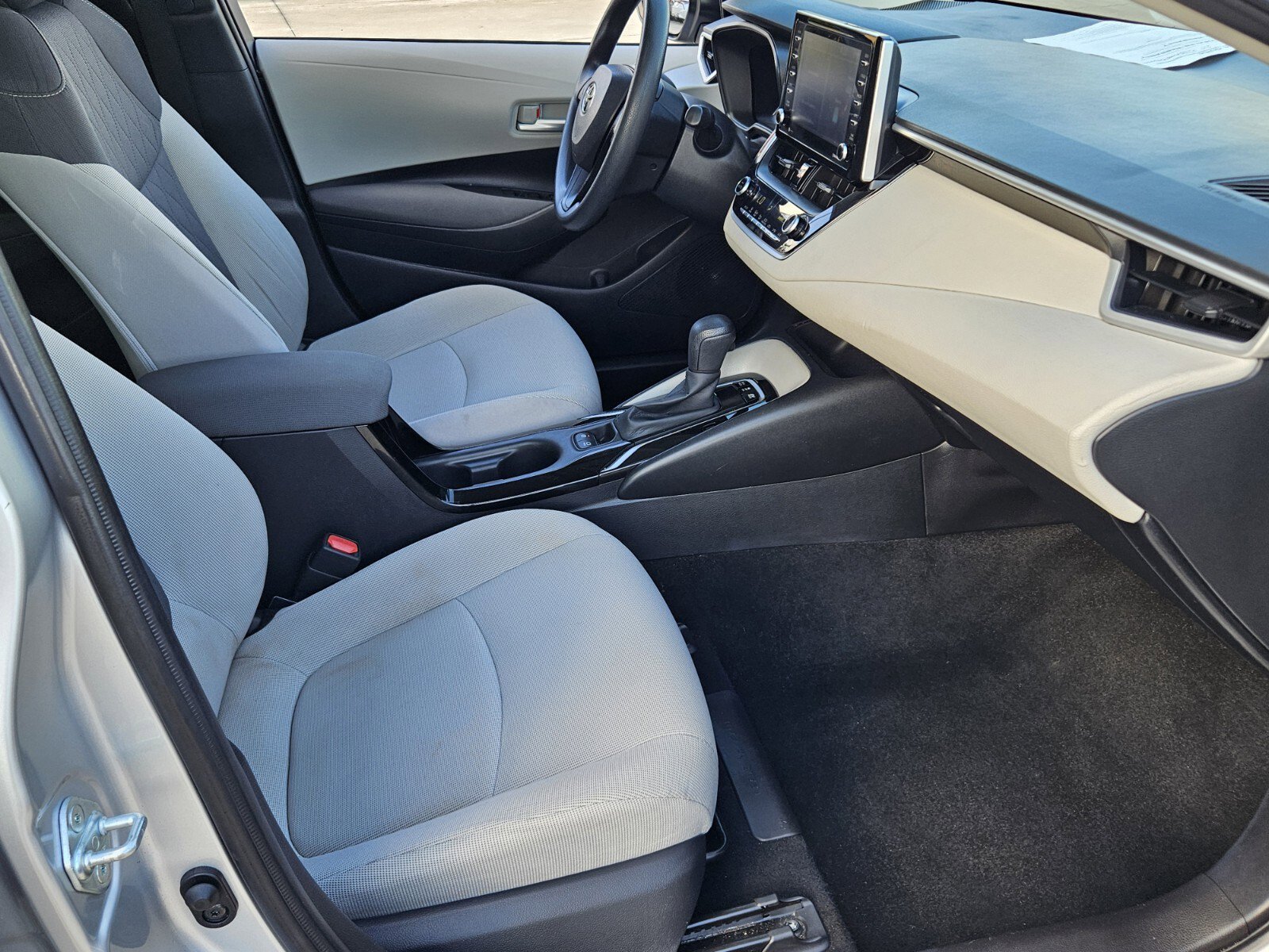 Used 2021 Toyota Corolla LE image 11