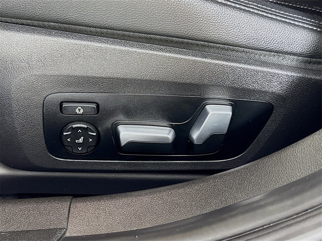 Used 2020 BMW 330i xDrive 330i xDrive w/ M Sport Package image 14