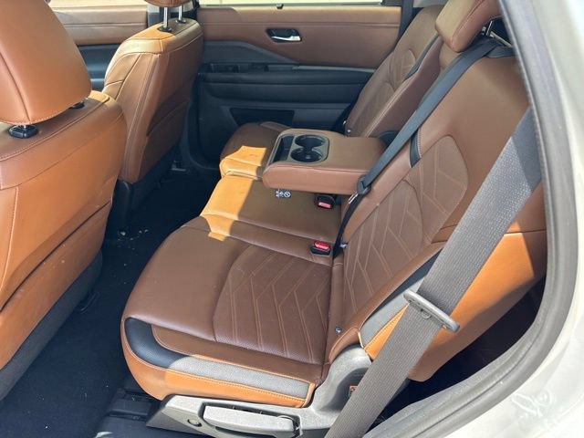 Used 2023 Nissan Pathfinder Platinum w/ Cargo Package AWD/4WD image 6