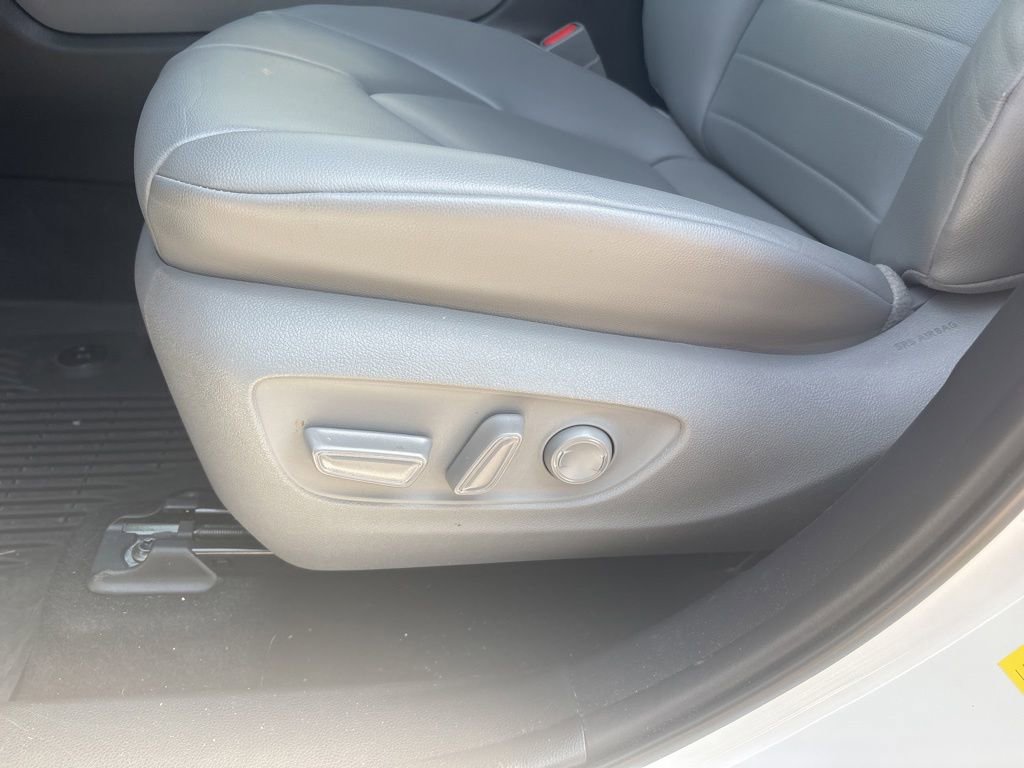 Used 2021 Toyota Highlander XLE w/ Protection Package #3 (TMS) AWD/4WD image 13